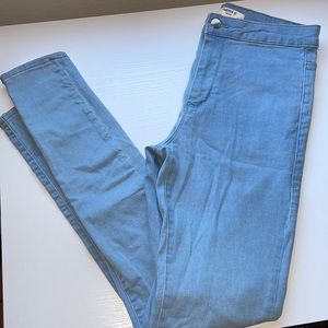 Light wash denim skinny jeans